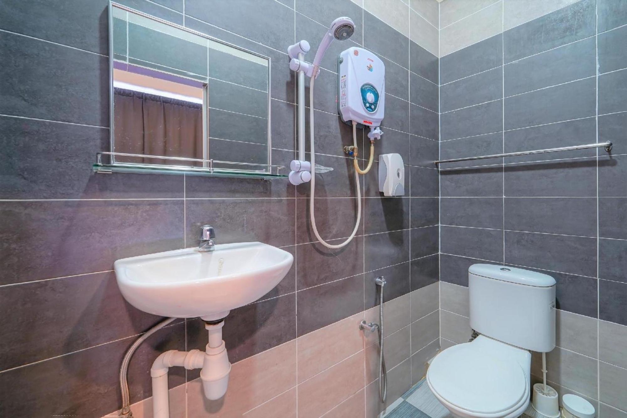Super Oyo 89807 My Budget Home Batu Feringgi Exterior foto